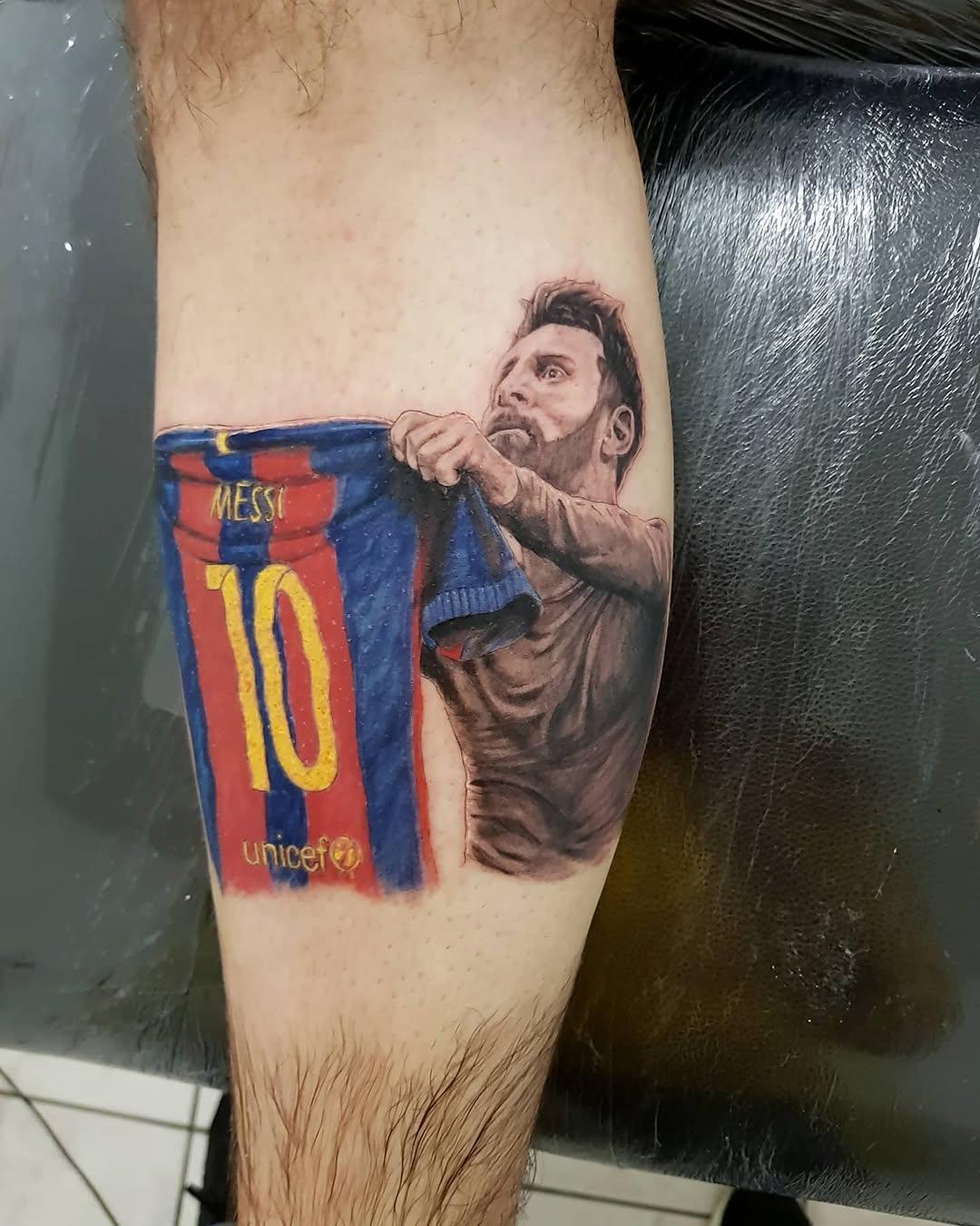 Tatouage Messi portrait jersey — boobaxtattoo