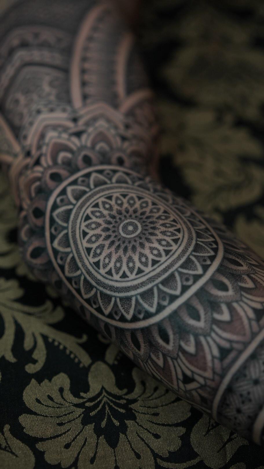 Tatouage Mandala geometrique details — dino_vallely