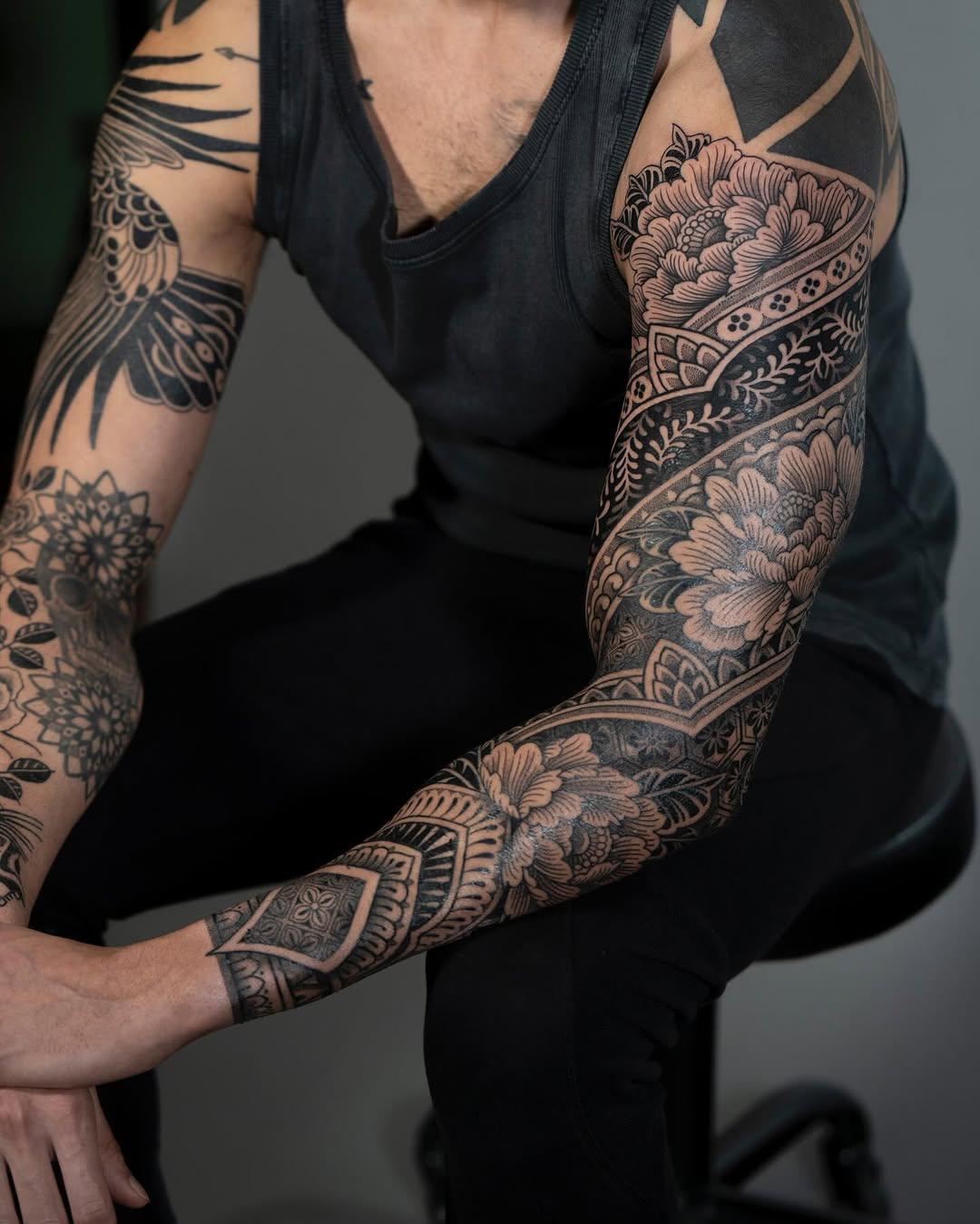 Tatouage Sleeve bras fleuri ornemental — dino_vallely