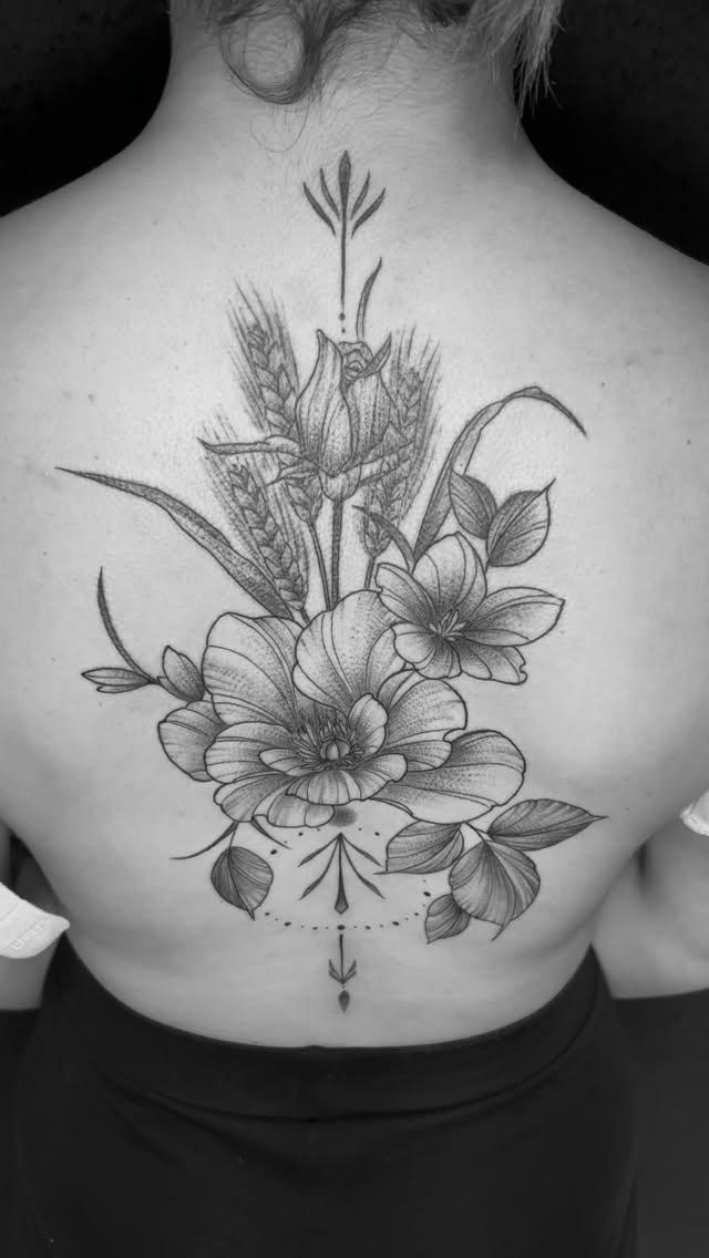 Tatouage Arrangement floral dos — steflower_