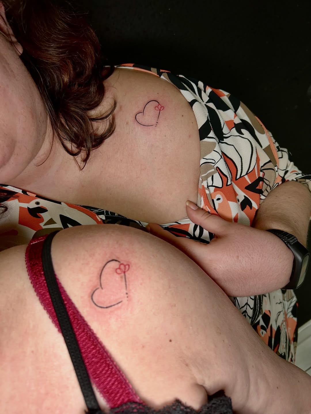 Tatouage Coeur avec fleur arrière/ami — steflower_