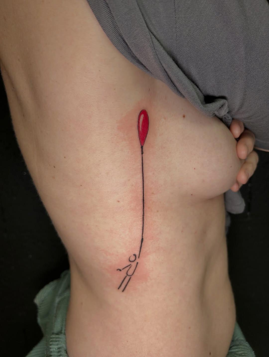 Tatouage Fleur rouge et tige noire côte — steflower_