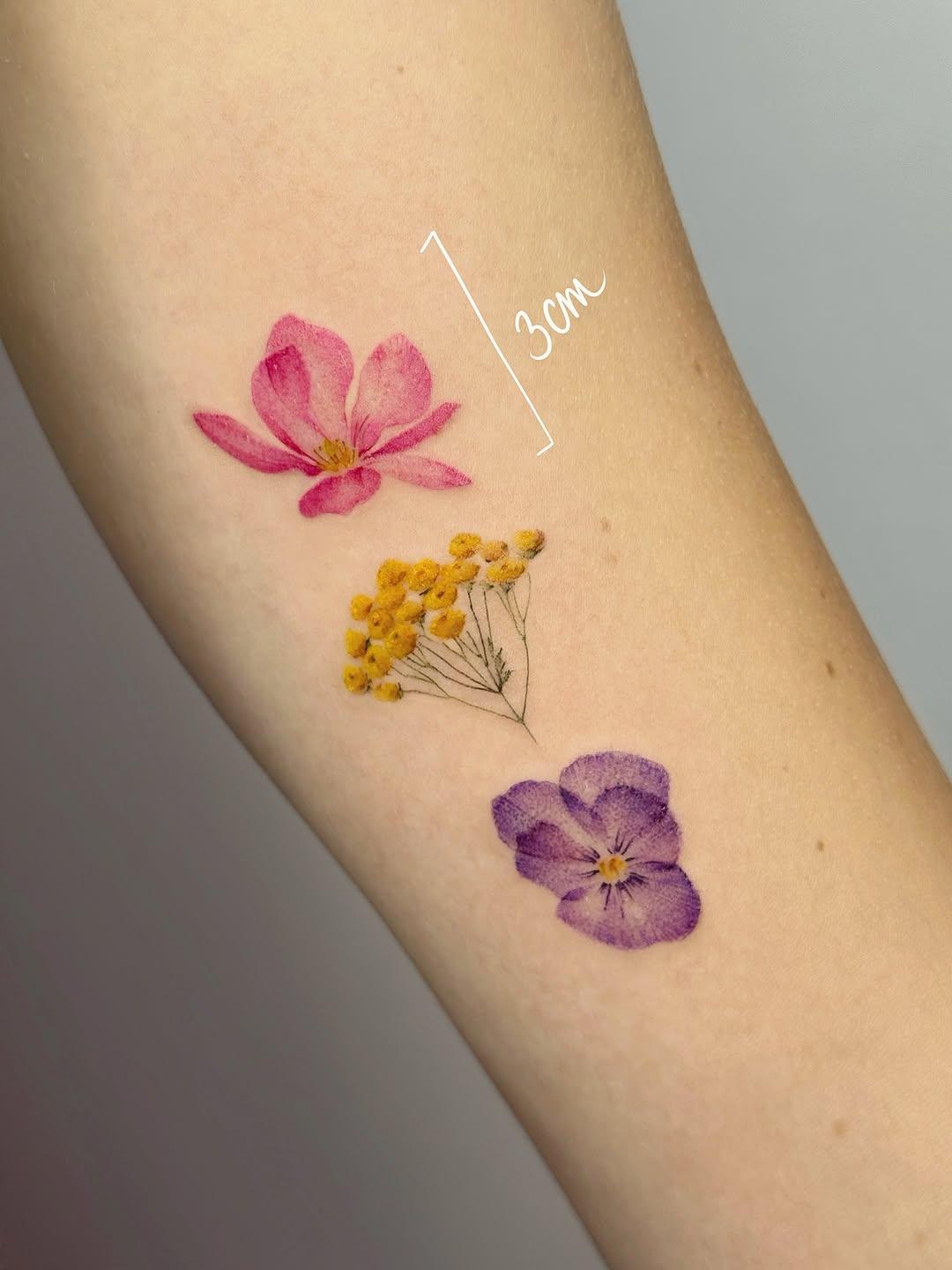 Tatouage Magnolia pansy immortelle — eva_tattooist