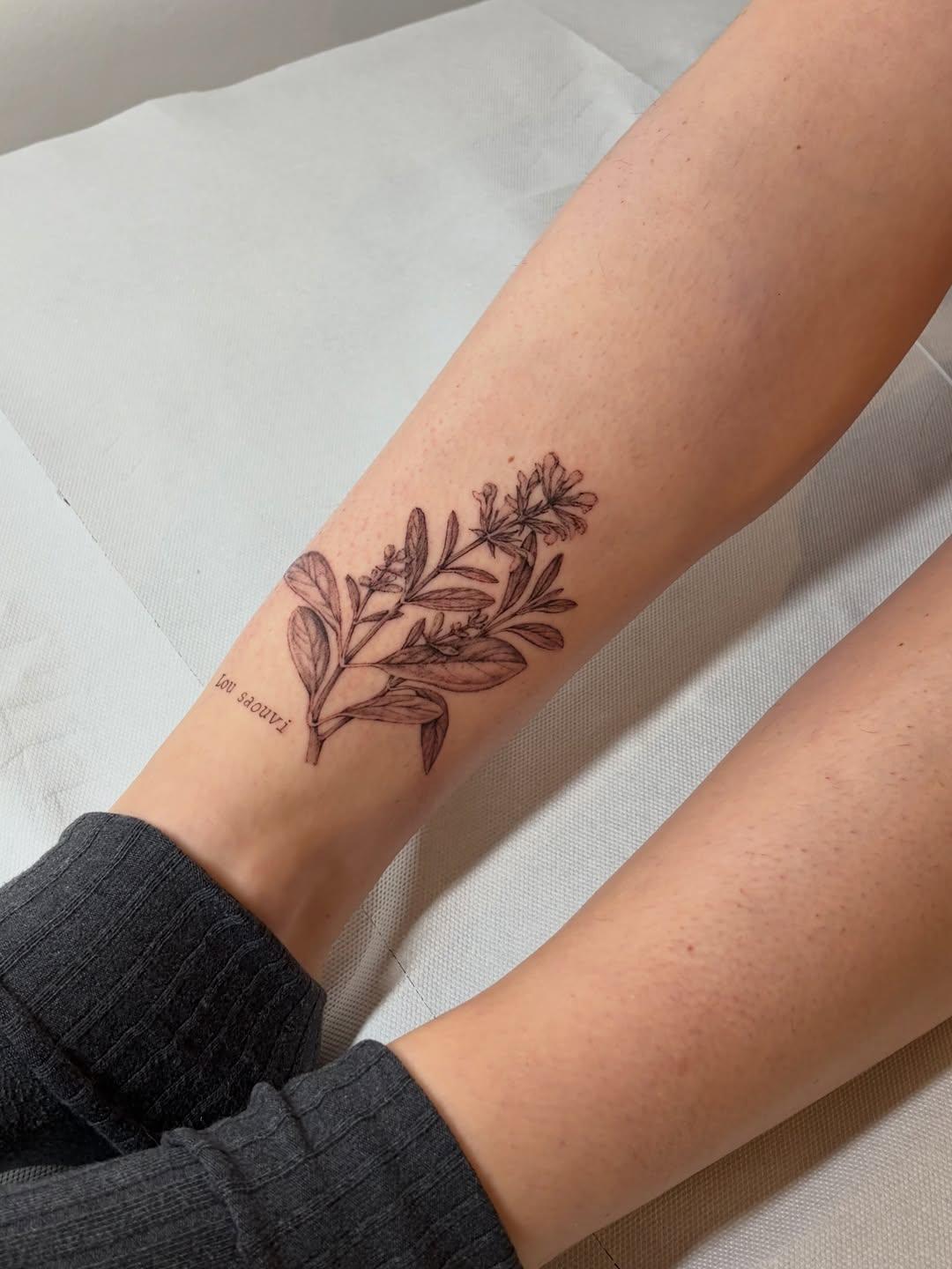 Tatouage composition florale et botanique — valentine_mandarine