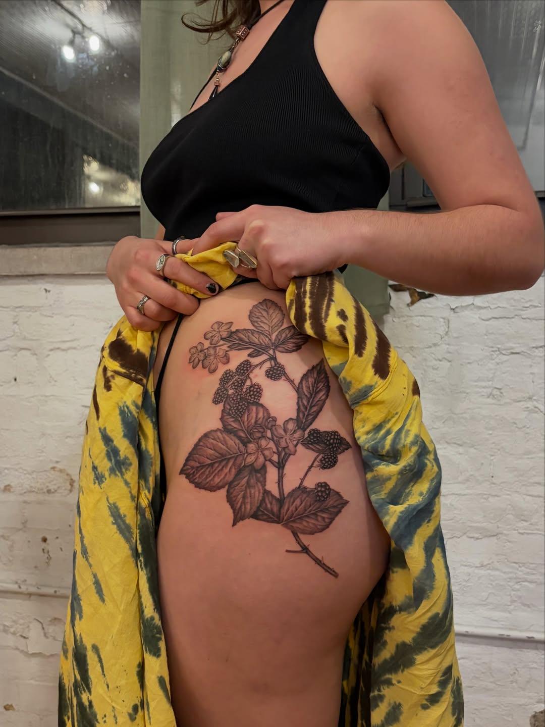Tatouage composition géométrique et floral — valentine_mandarine