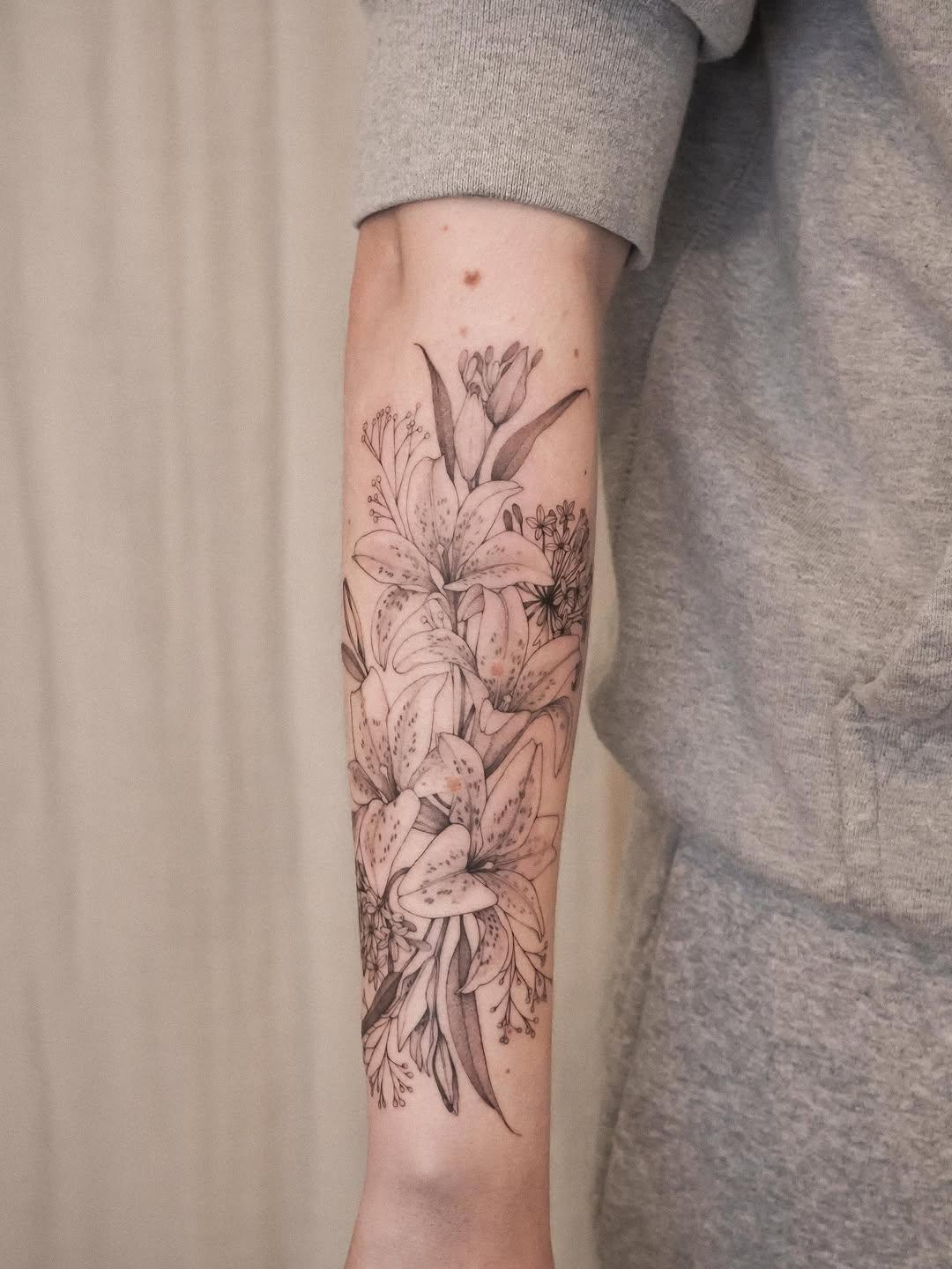 Tatouage Lys agapanthes gypsophiles — quokelune