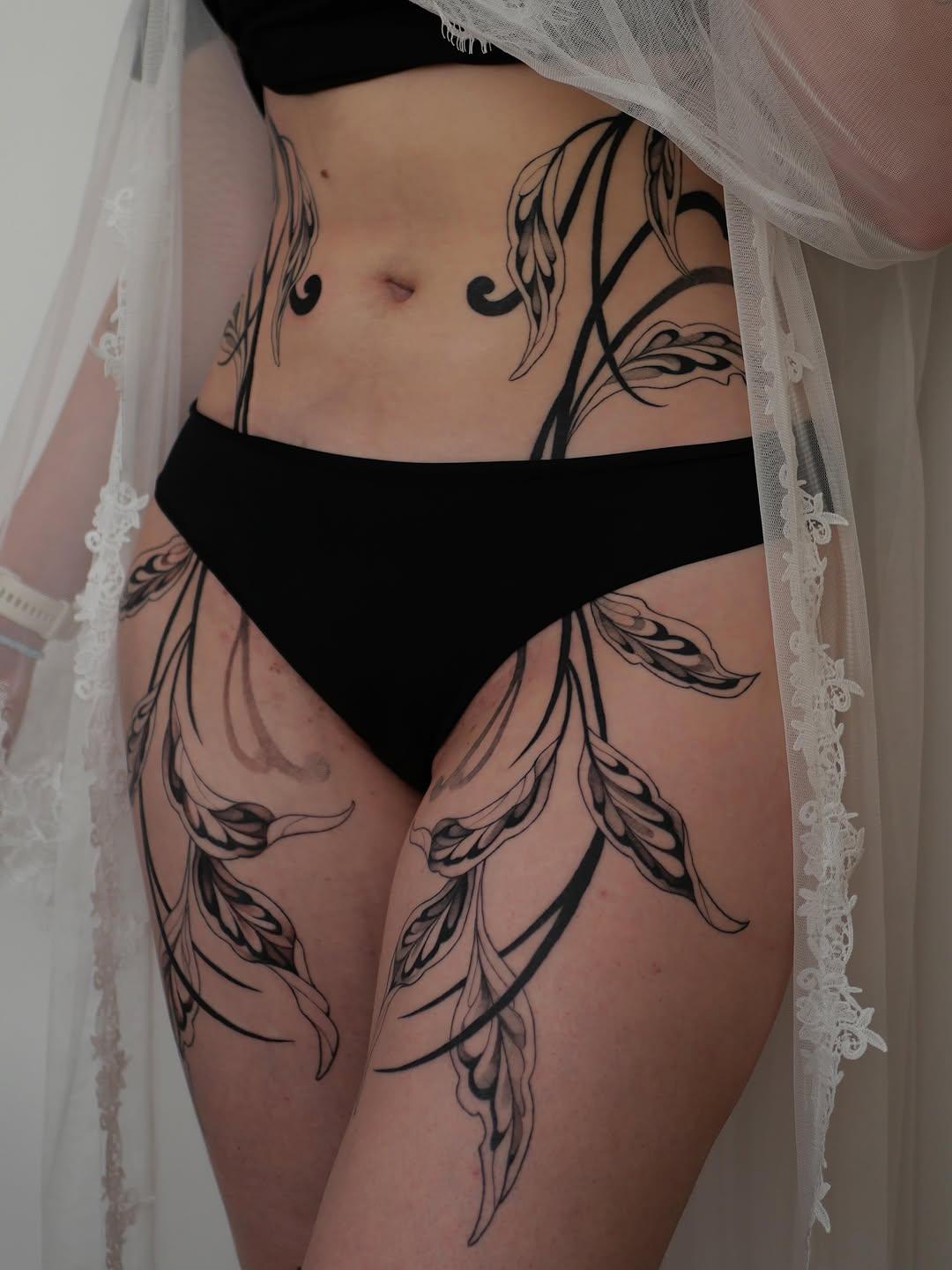 Tatouage Fleur fanée réaliste jambe — patmol.tattoo