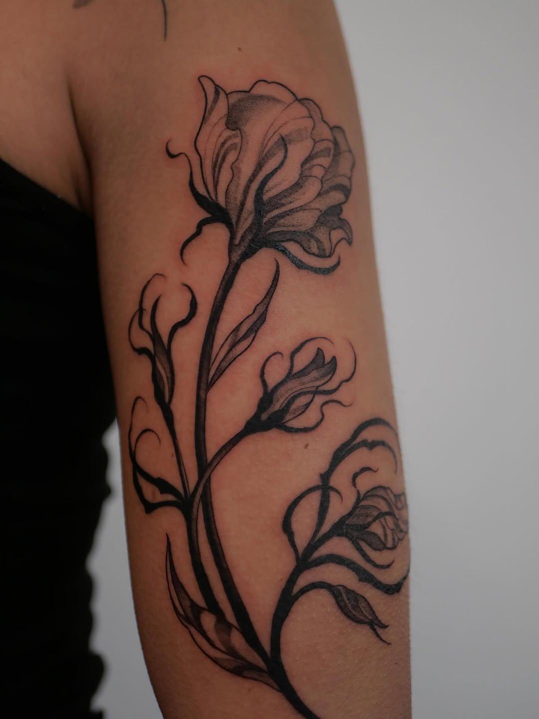 Tatouage Fleur flash bras — patmol.tattoo