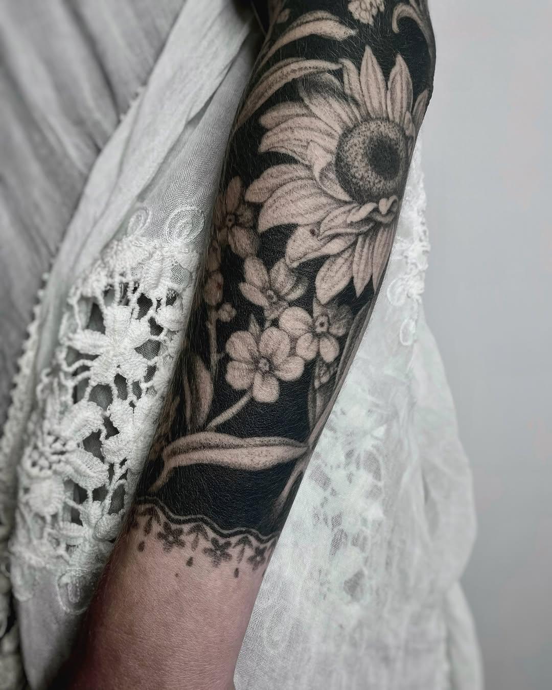 Tatouage floral ornemental healed — clarisseamourtattoo