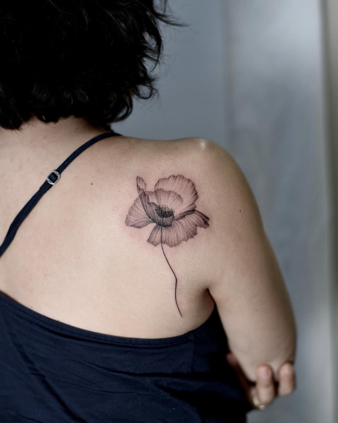 Tatouage Coquelicot bras — eloula.tattoo