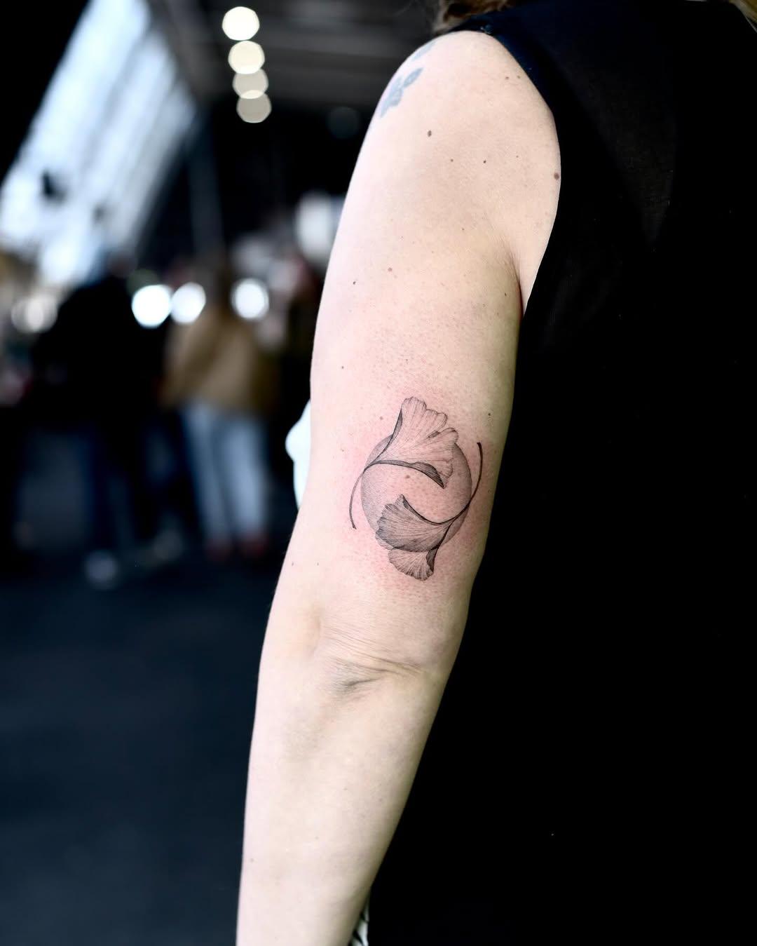 Tatouage Ginkgo Biloba bras — eloula.tattoo