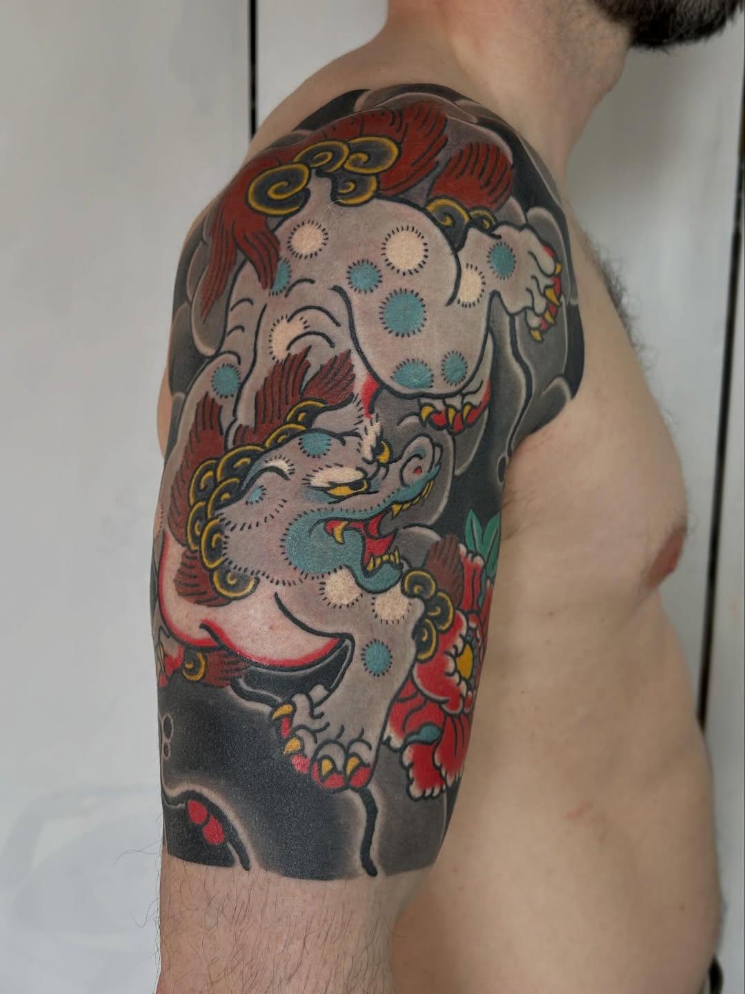 Tatouage Lion tigre japonais couleur épaule — paulinetabur