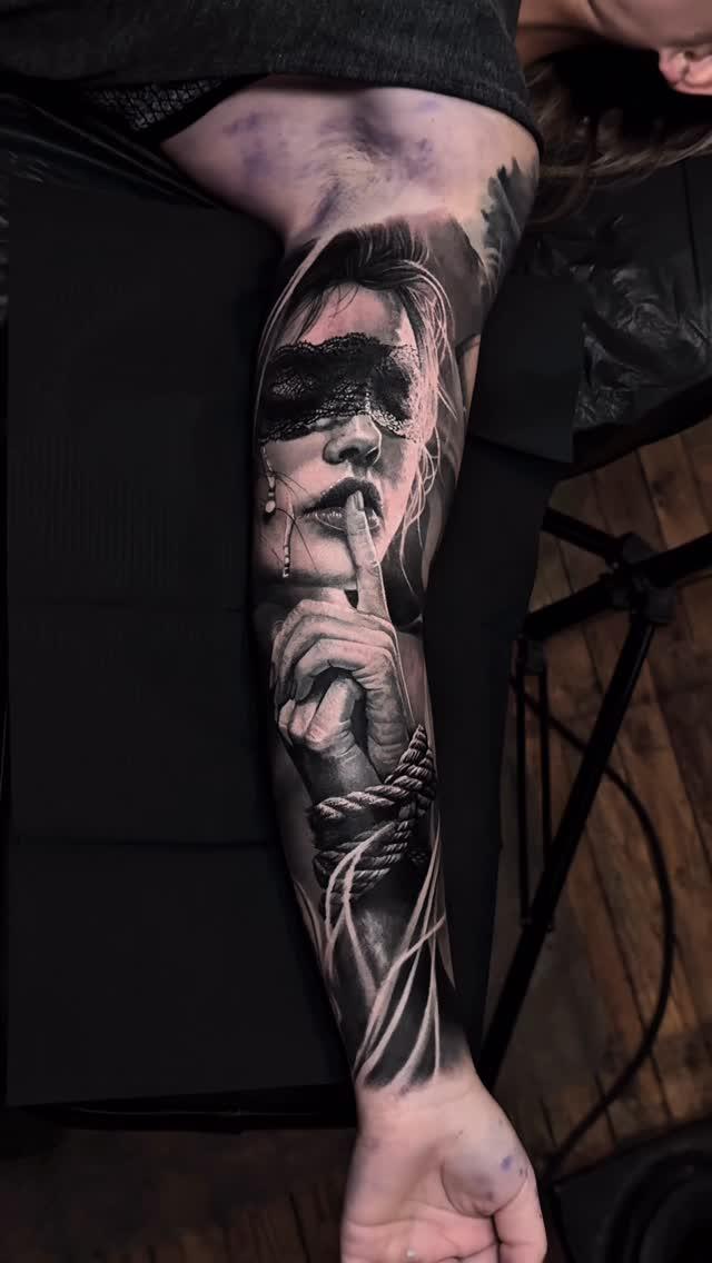 Tatouage Portrait féminin masque — egon_weiss