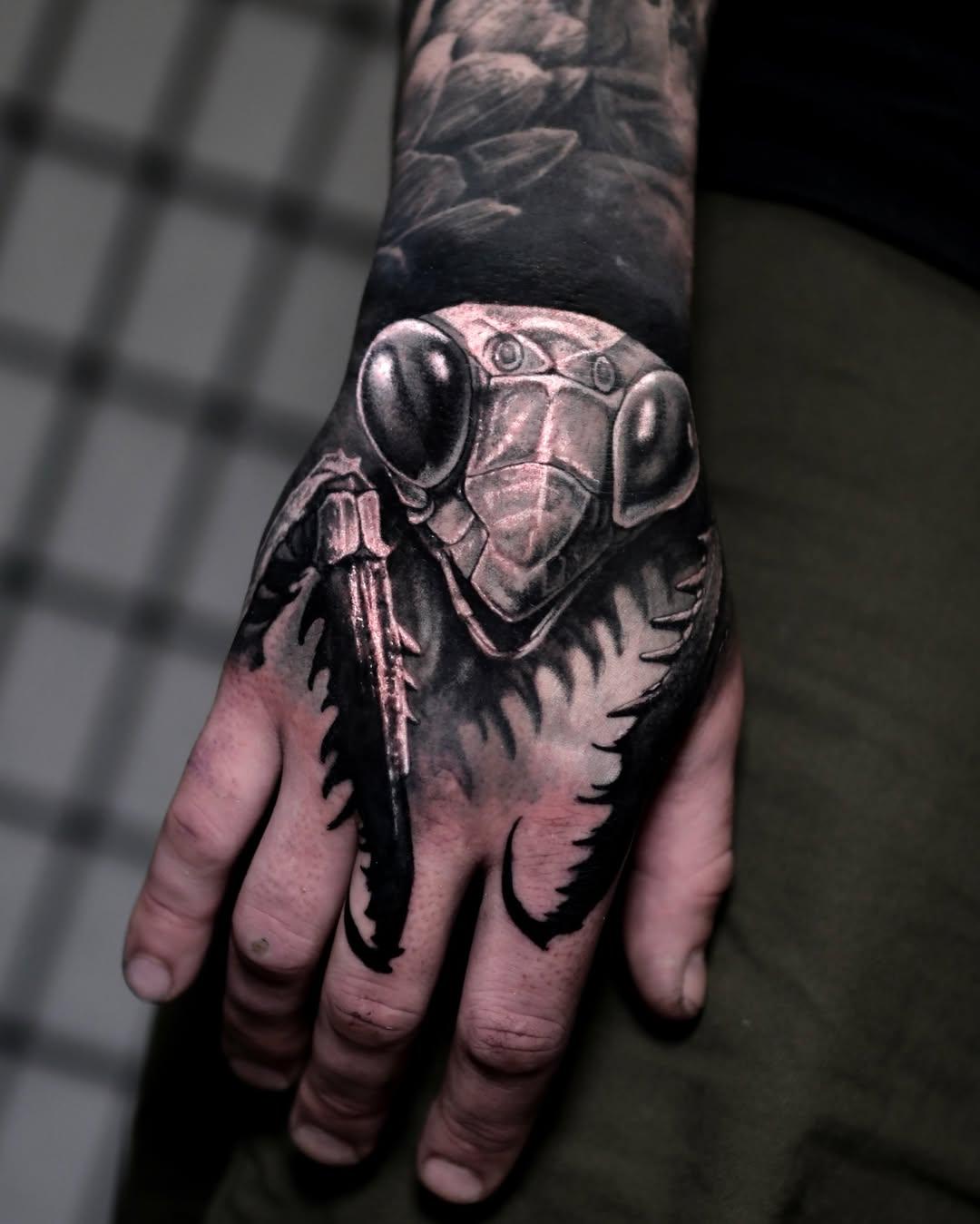 Tatouage Alien main — egon_weiss
