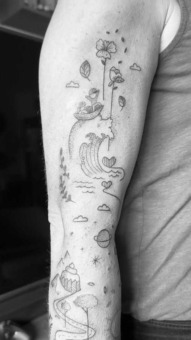 Tatouage Fleurs et éléments aquatiques entrelacés — mast_cora