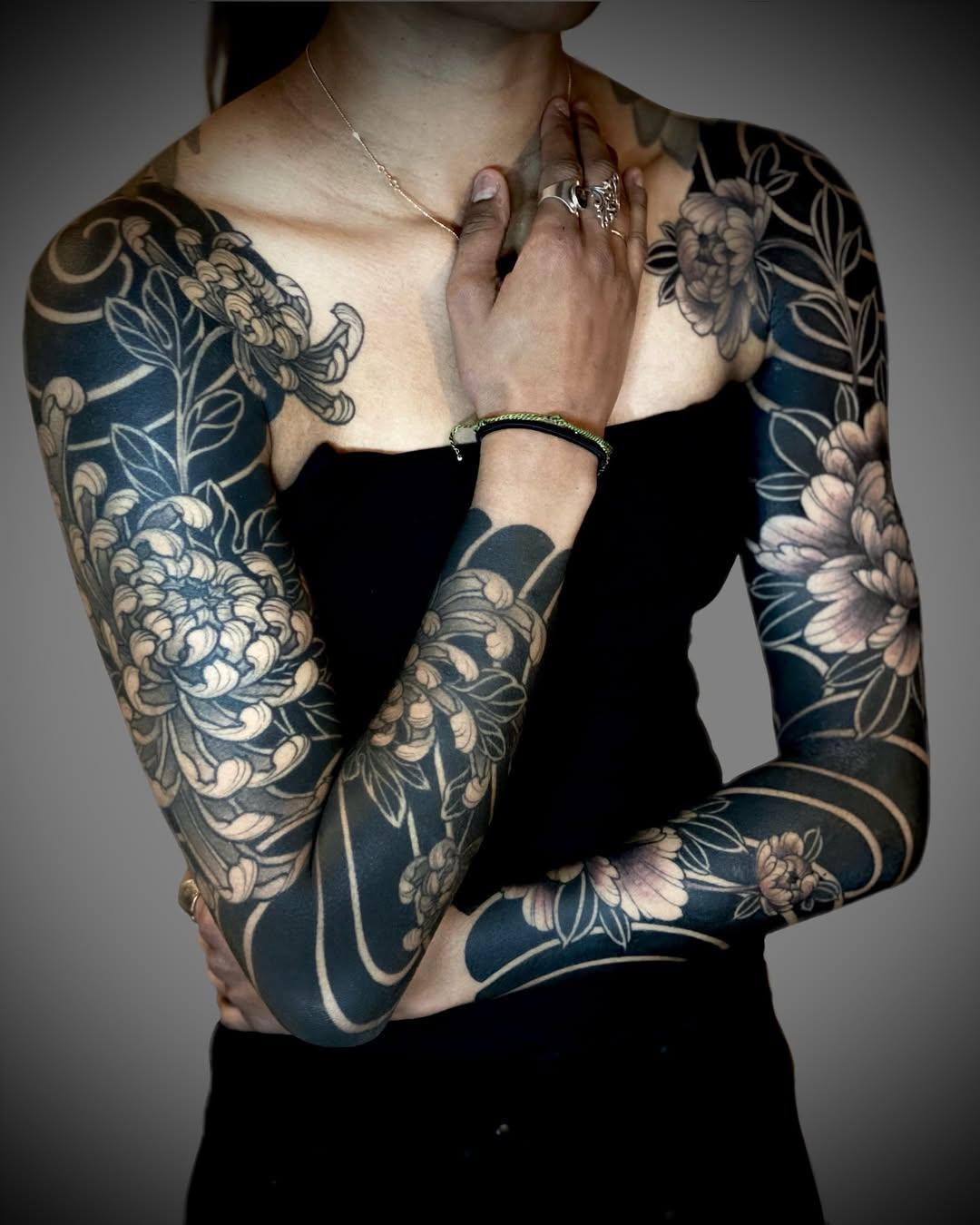 Tatouage Pivoines ornementales bras — easysacha_mtattooclub
