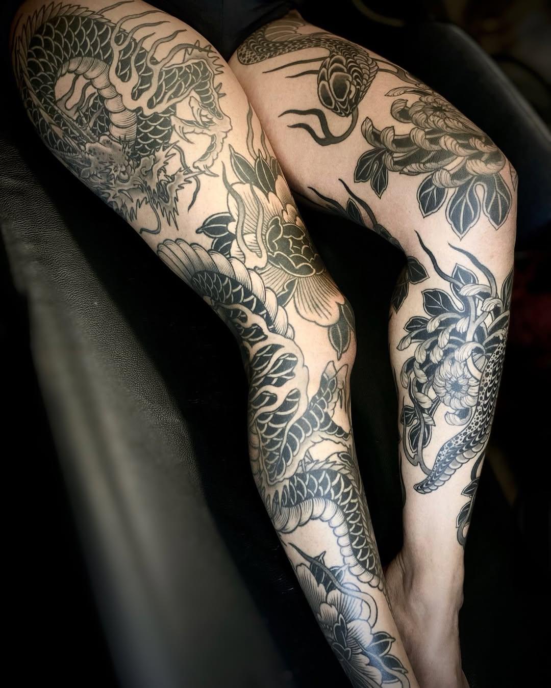 Tatouage Jambes dragon serpent pivoines chrysanthèmes — easysacha_mtattooclub