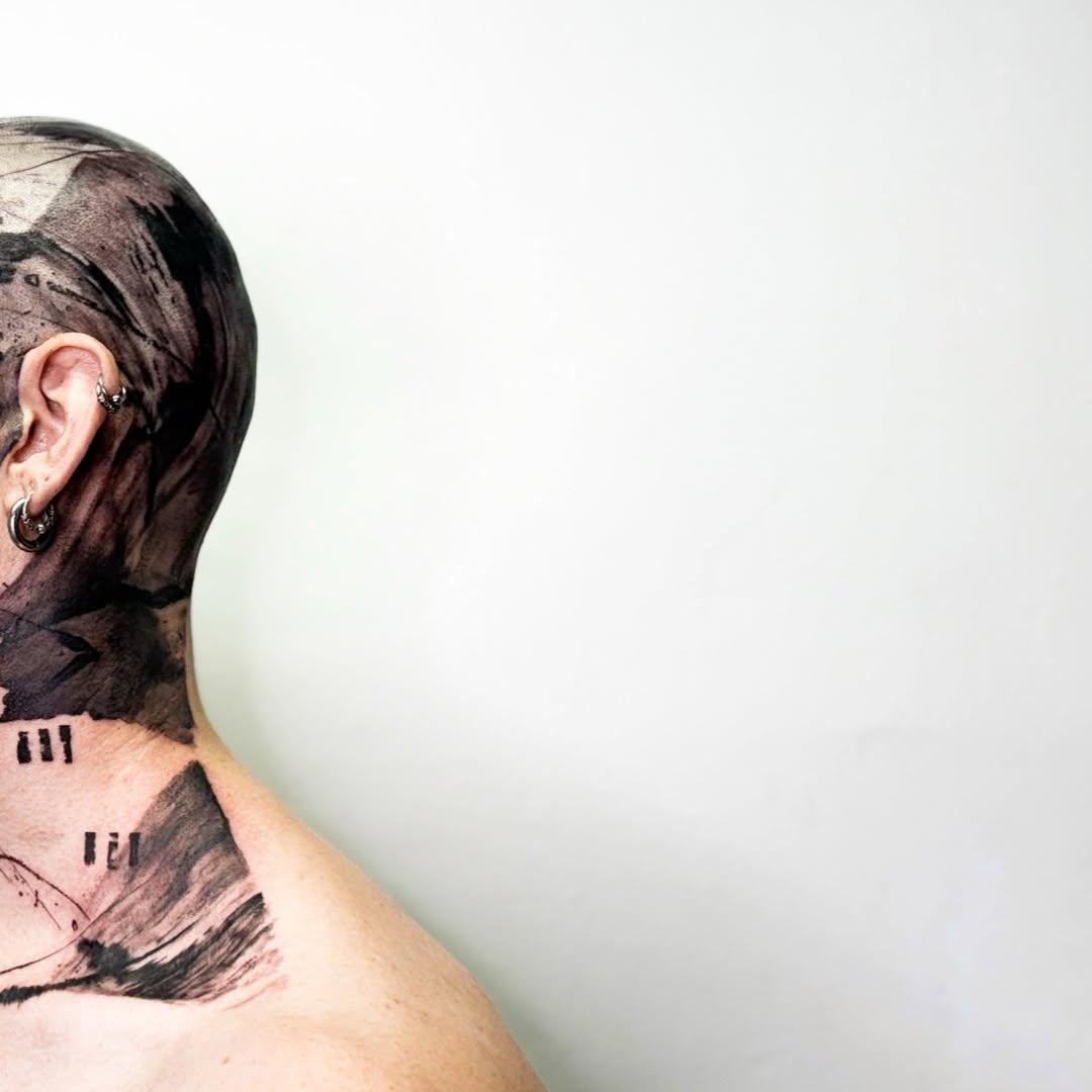 Tatouage motifs abstraits géométriques cou/épaule — ivoire_noir