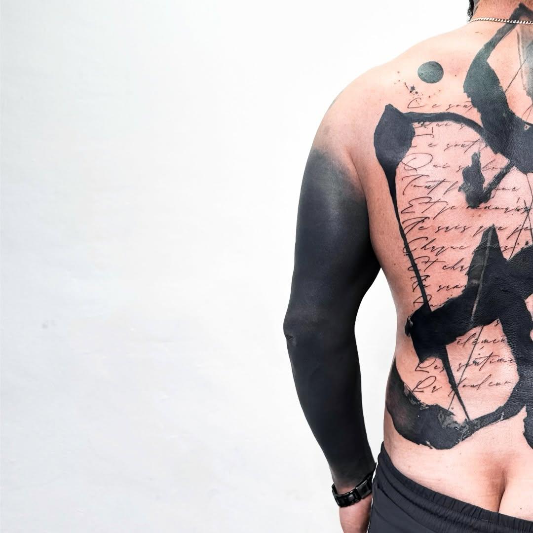 Tatouage pain lettrage blackwork bras/jambe — ivoire_noir