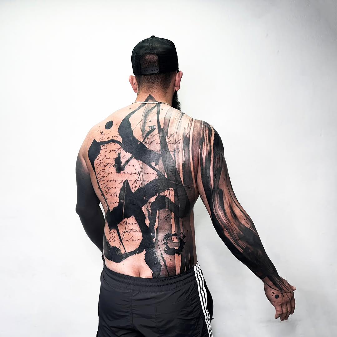 Tatouage pain lettrage blackwork dos/corps — ivoire_noir