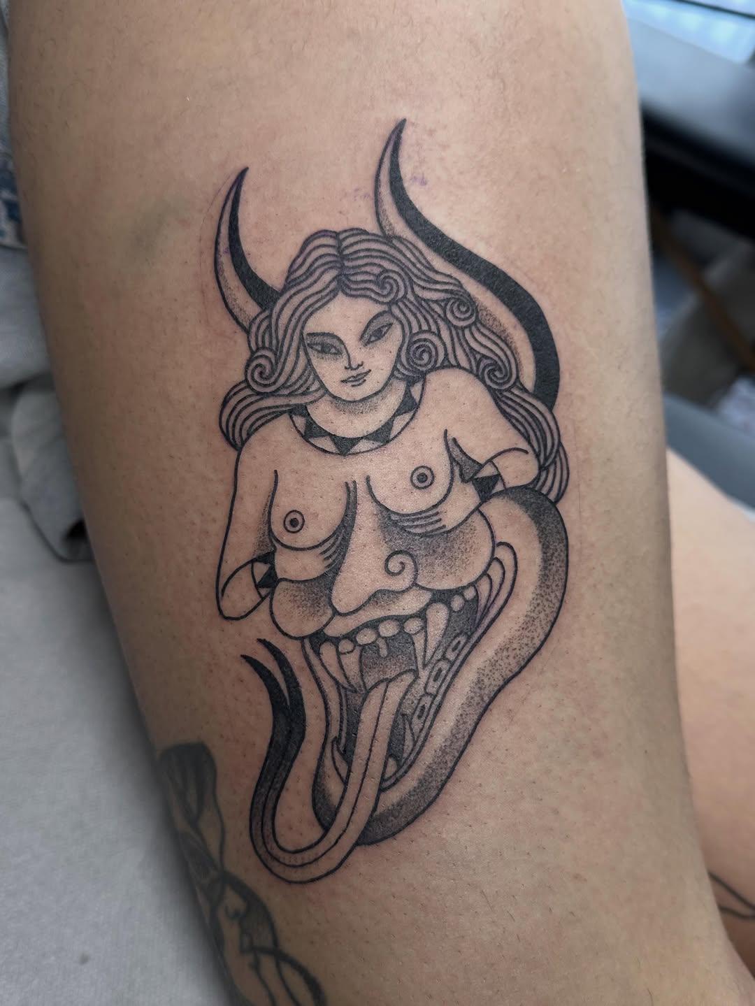Tatouage Démon cornu ornemental — eugeniekasher