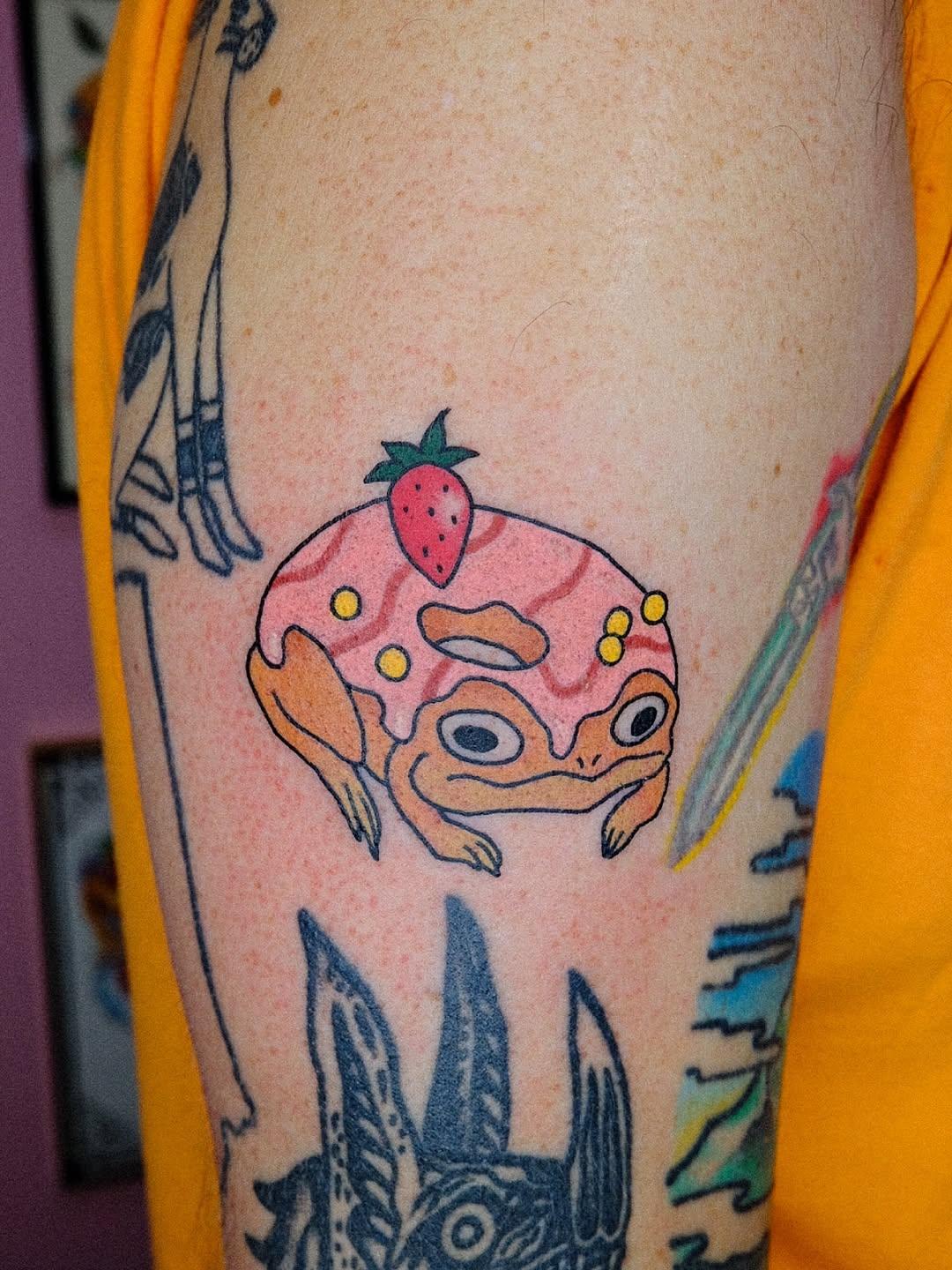 Tatouage Dessert rose avec fraise — brinditattoo