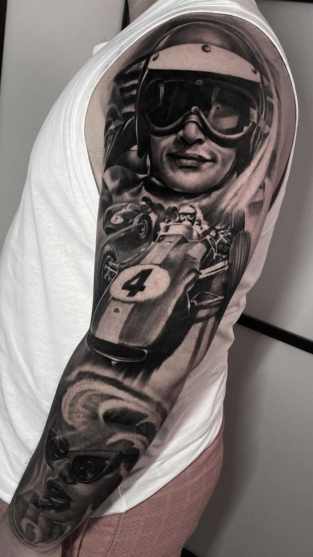 Manche réaliste automobile vintage black & grey — gauthierpascaltattoo