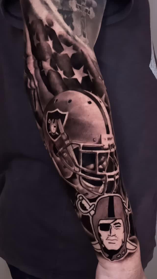 Pièce chicano Raiders / lowrider black & grey — gauthierpascaltattoo