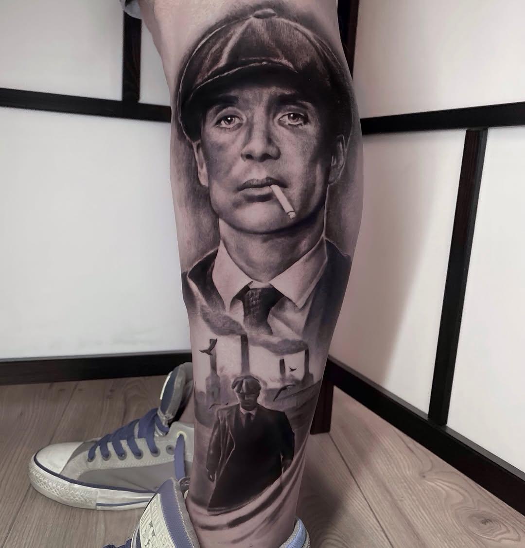 Portrait réaliste Tommy Shelby black & grey — gauthierpascaltattoo