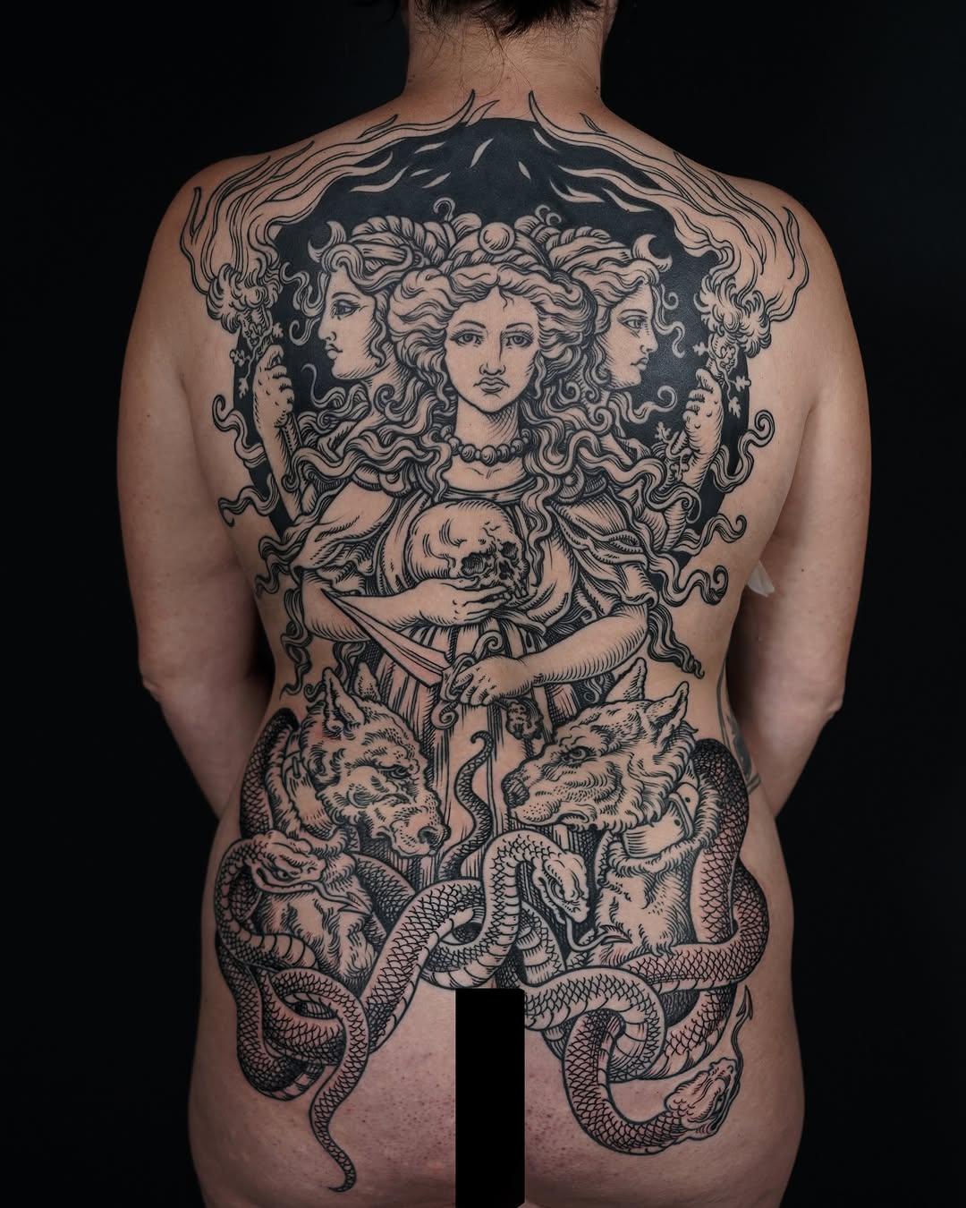 Tatouage Déesse Hécate serpents — mauddardeau