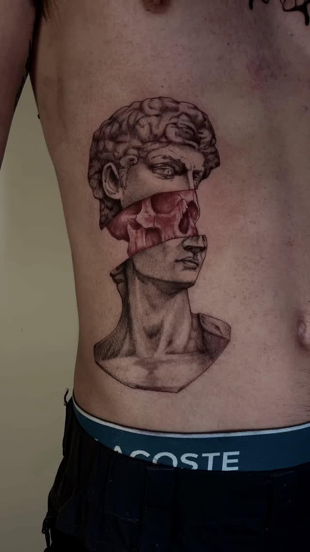 Buste / statue réaliste black & grey — ezekiel_tattoo
