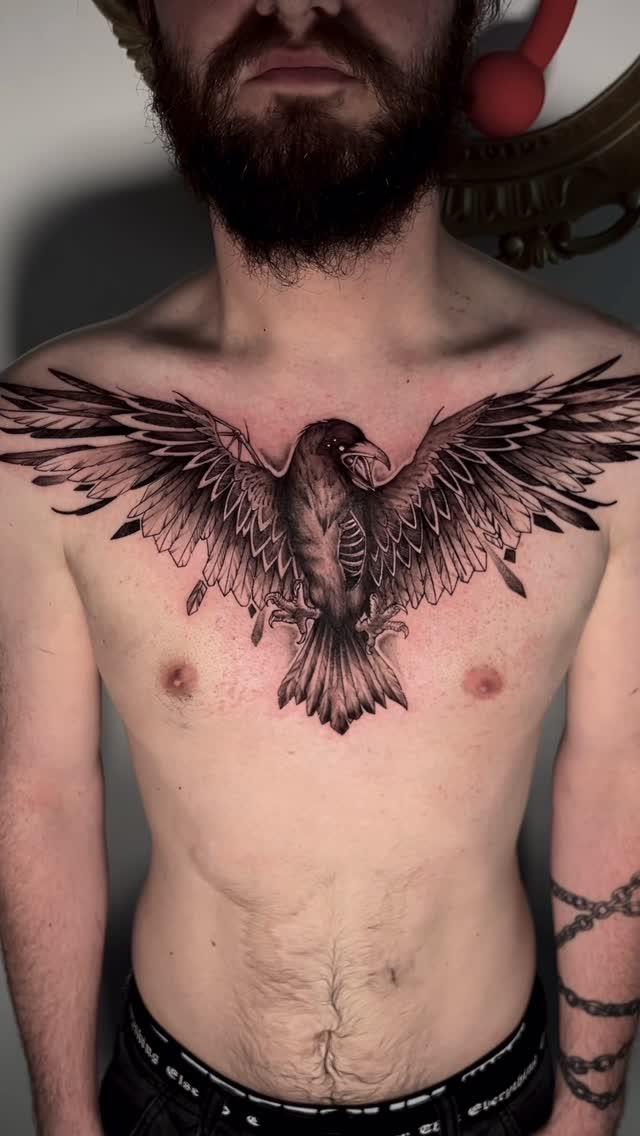 Sketch blackwork sur le pectoral — ezekiel_tattoo