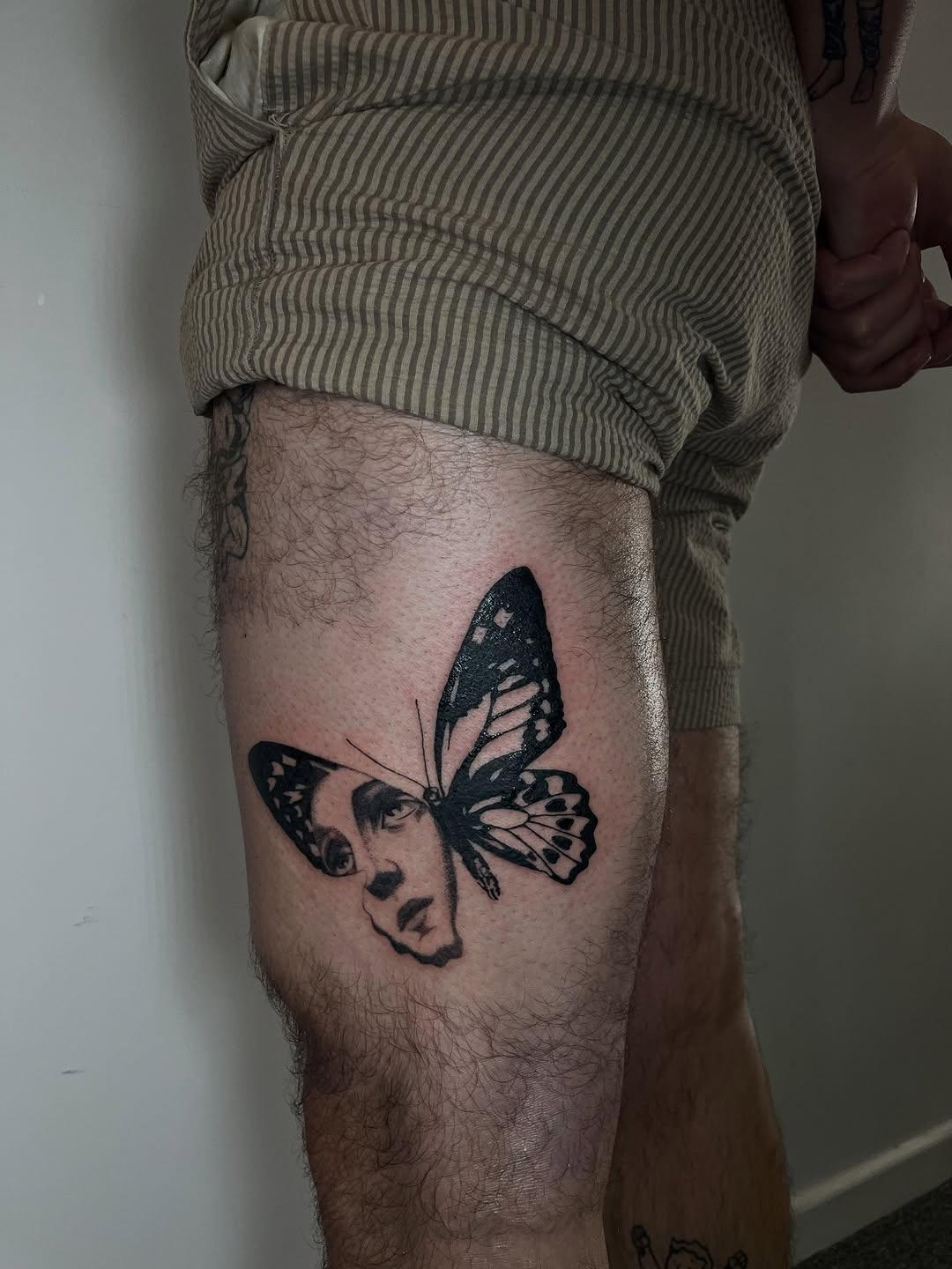 Lady Madonna — papillon à visage, blackwork fine line — _welly_art
