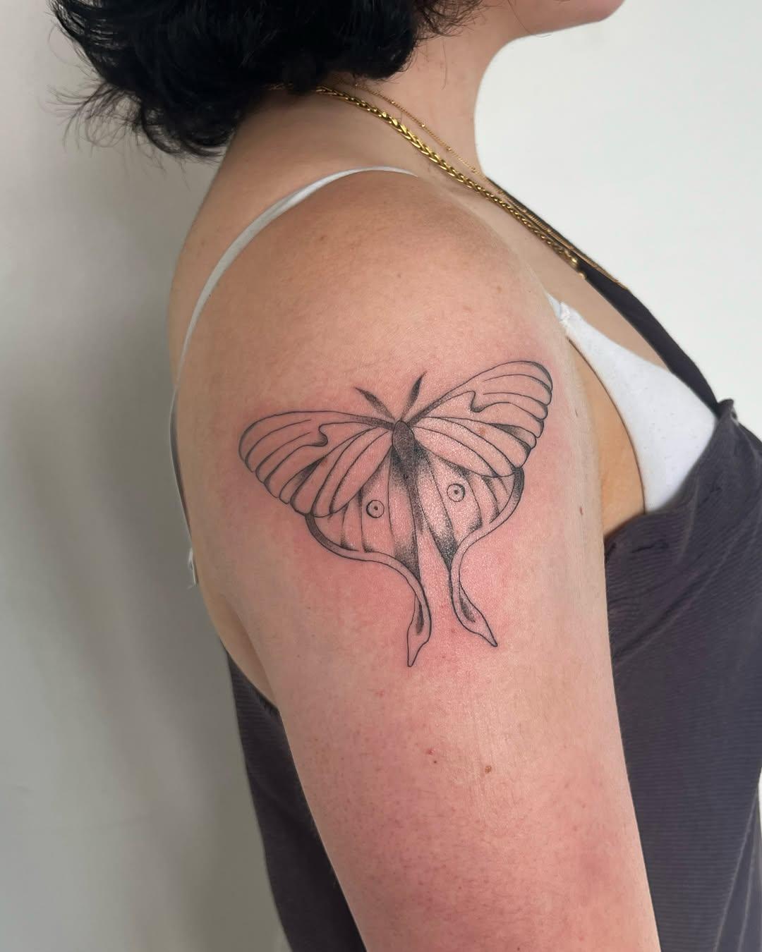 Tatouages fine line cicatrisés (cousines) — _welly_art