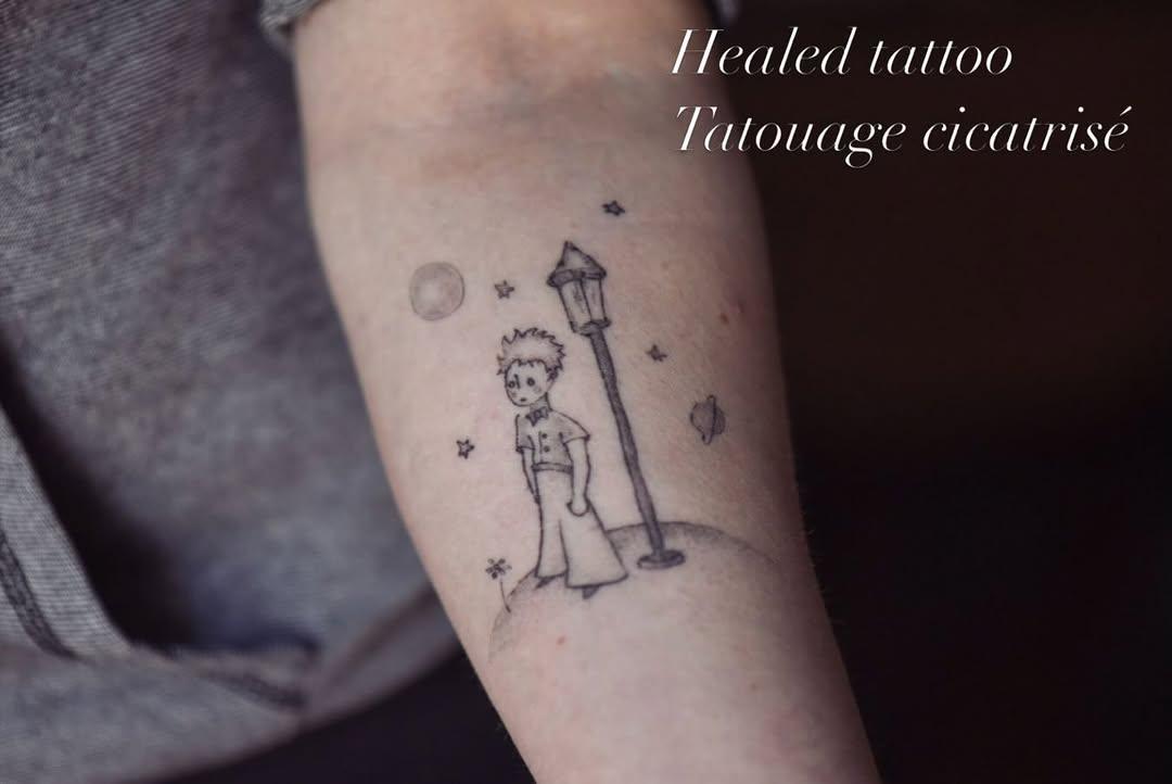 Fine line hommage Petit Prince cicatrisé — samantha__rico