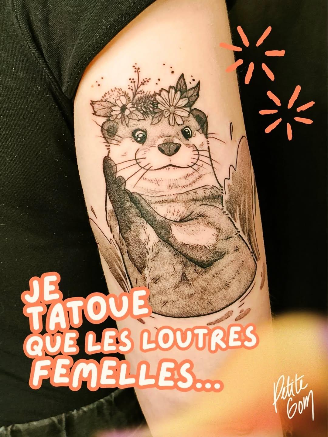 Tatouage couleur loutre — petite.gom_tattoo