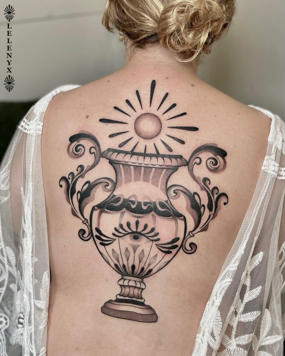 Tatouage vase flash dans le dos — lelenyx