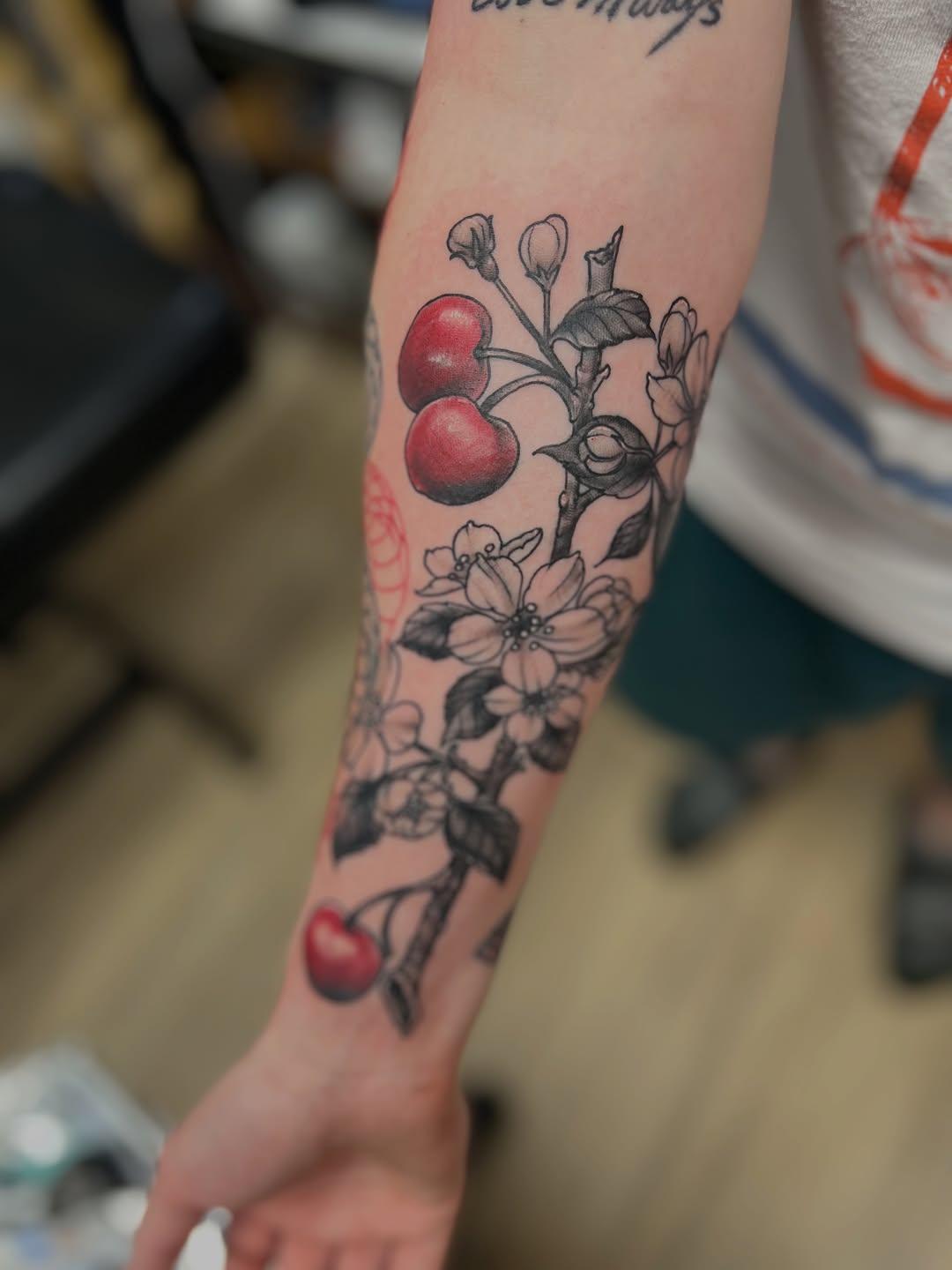Tatouage branche de pommier — doodoobrowneyes