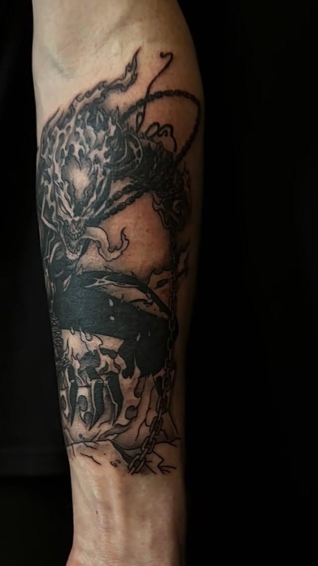 Tatouage Ghost Rider et Venom Marvel mashup — jaybaxterart