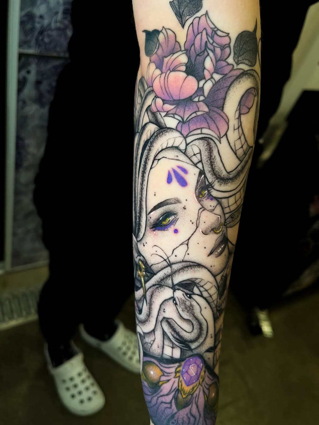 Tatouage portrait de Méduse en manchette — green_chu