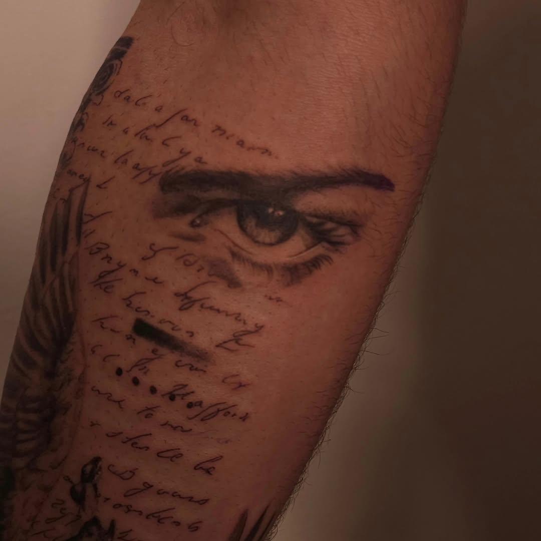 Tatouage fine line à l'aiguille unique — jarodmarchi