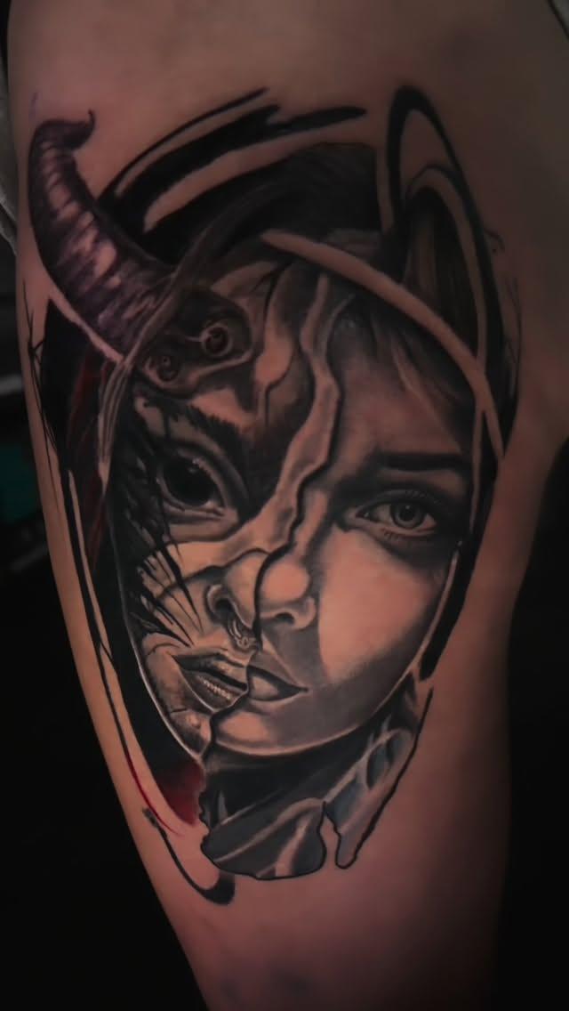 Tatouage réalisme black and grey — dcyrilletattoo
