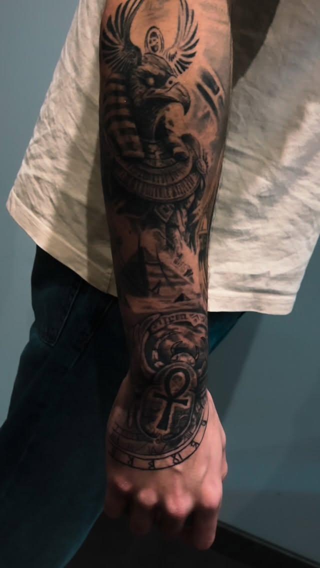 Tatouage réalisme black and grey — dcyrilletattoo
