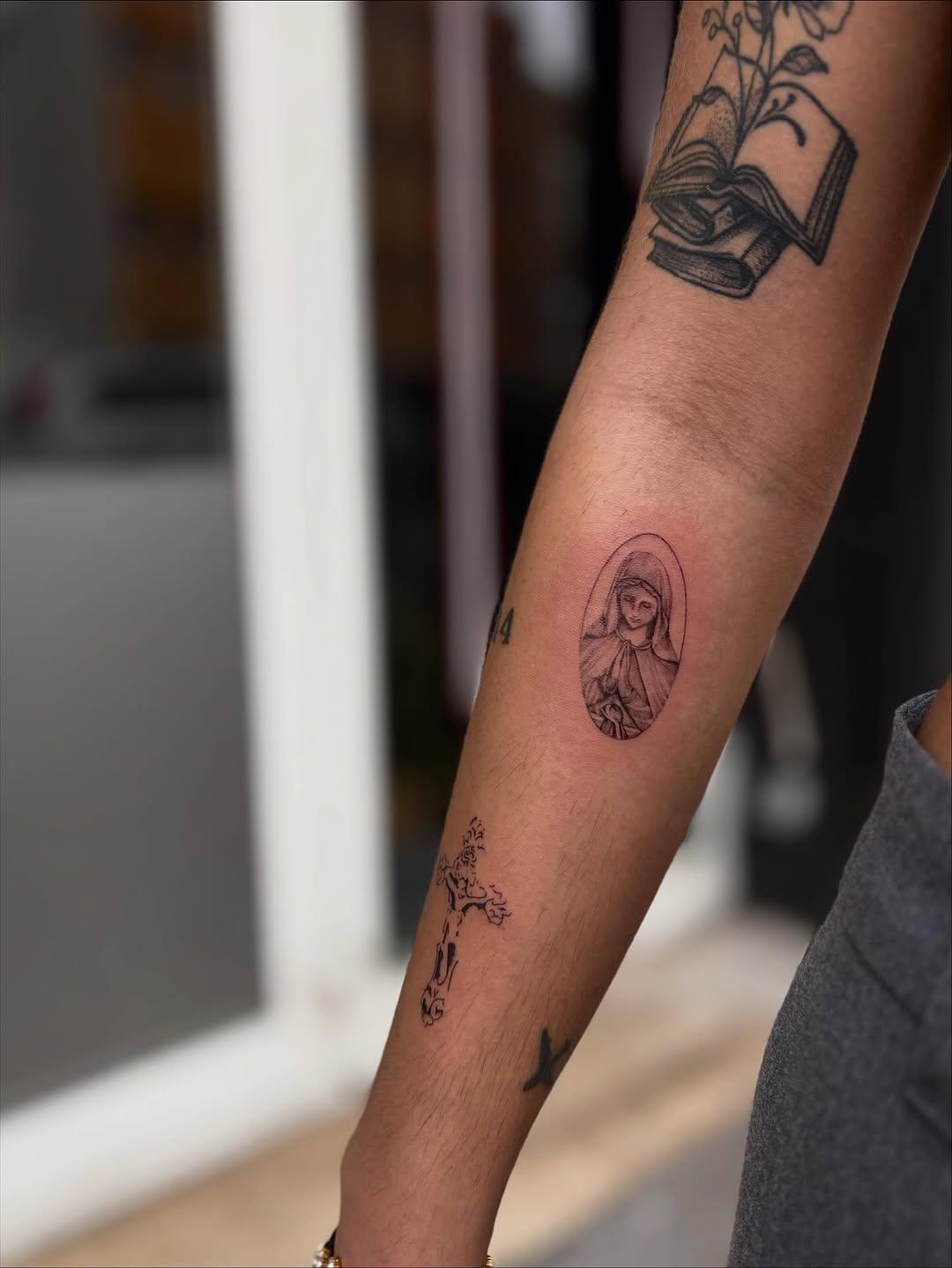 Tatouage fine line — _ita.ka