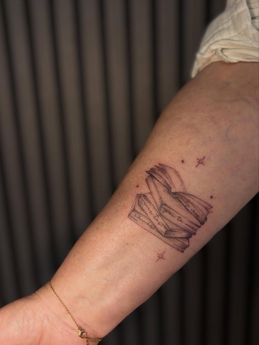 Tatouages fine line petits flashs — _ita.ka