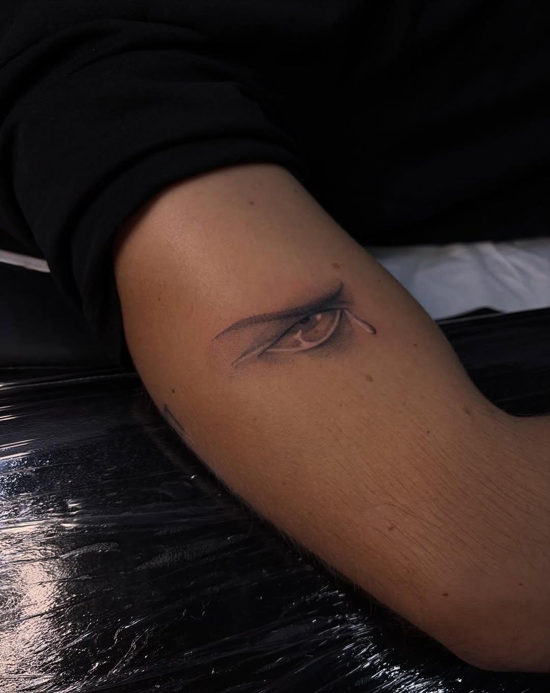 Tatouages minimalistes fine line — _ita.ka