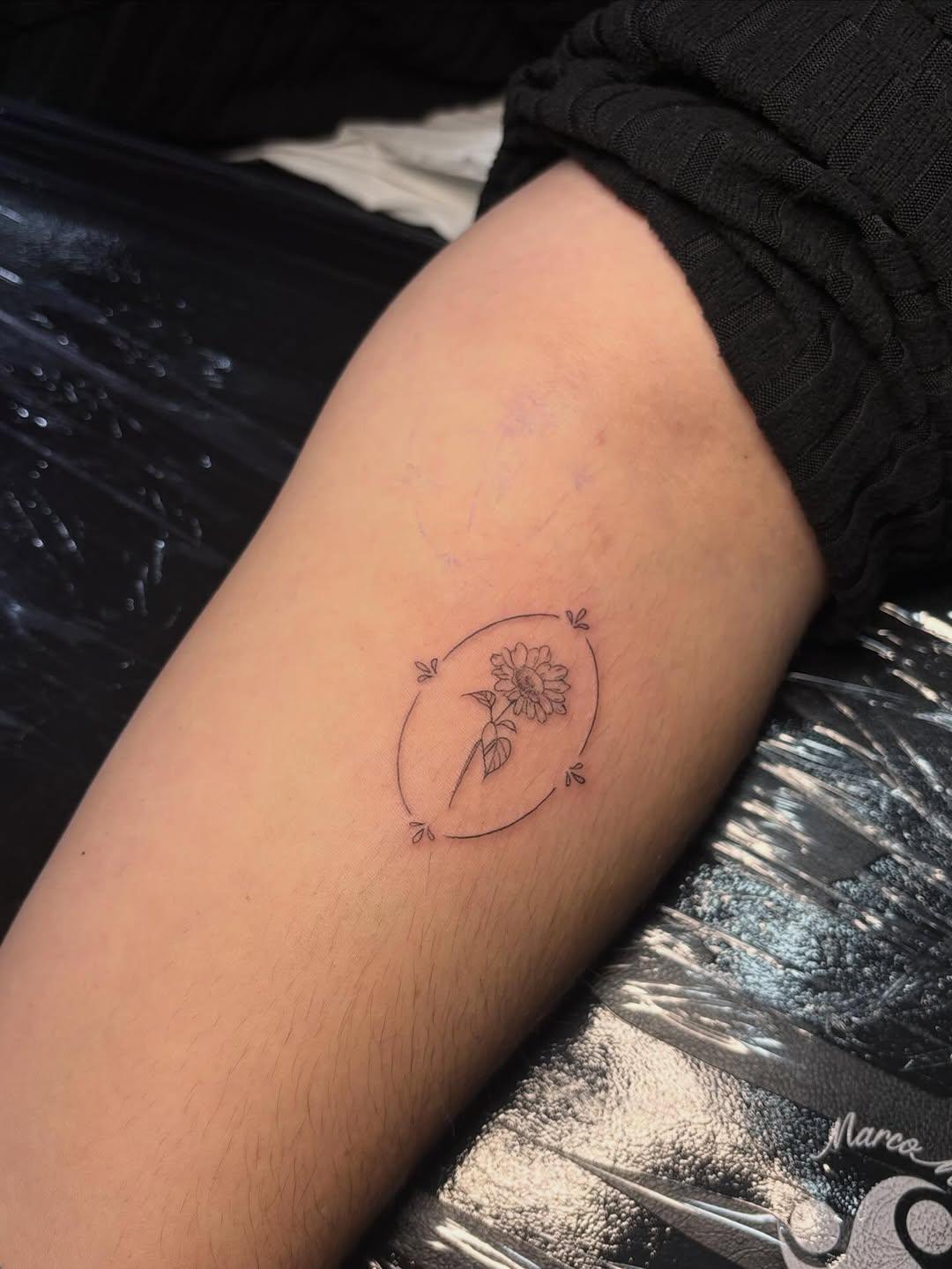 Tatouages minimalistes fine line — _ita.ka