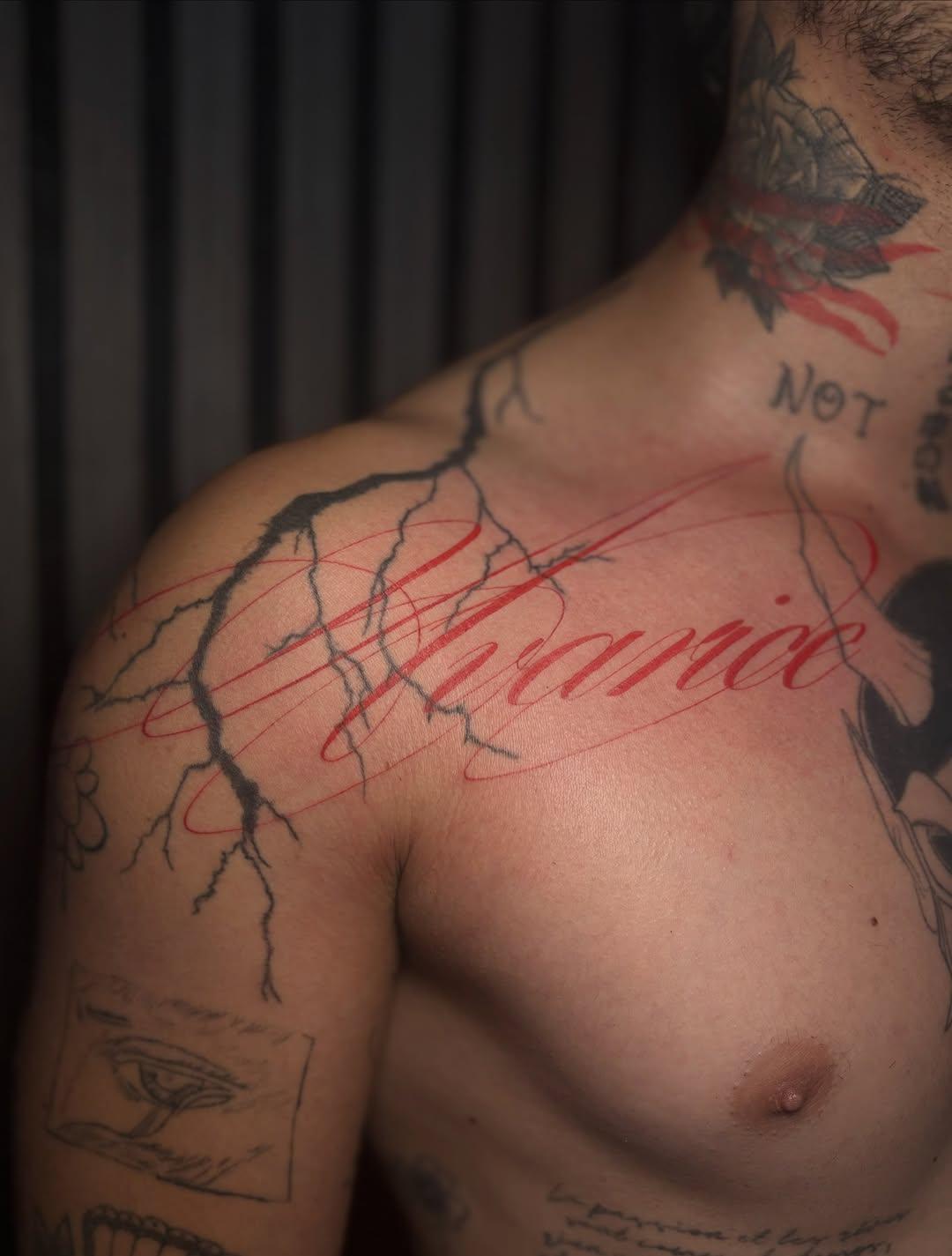 Tatouage fine line Avarice — _ita.ka