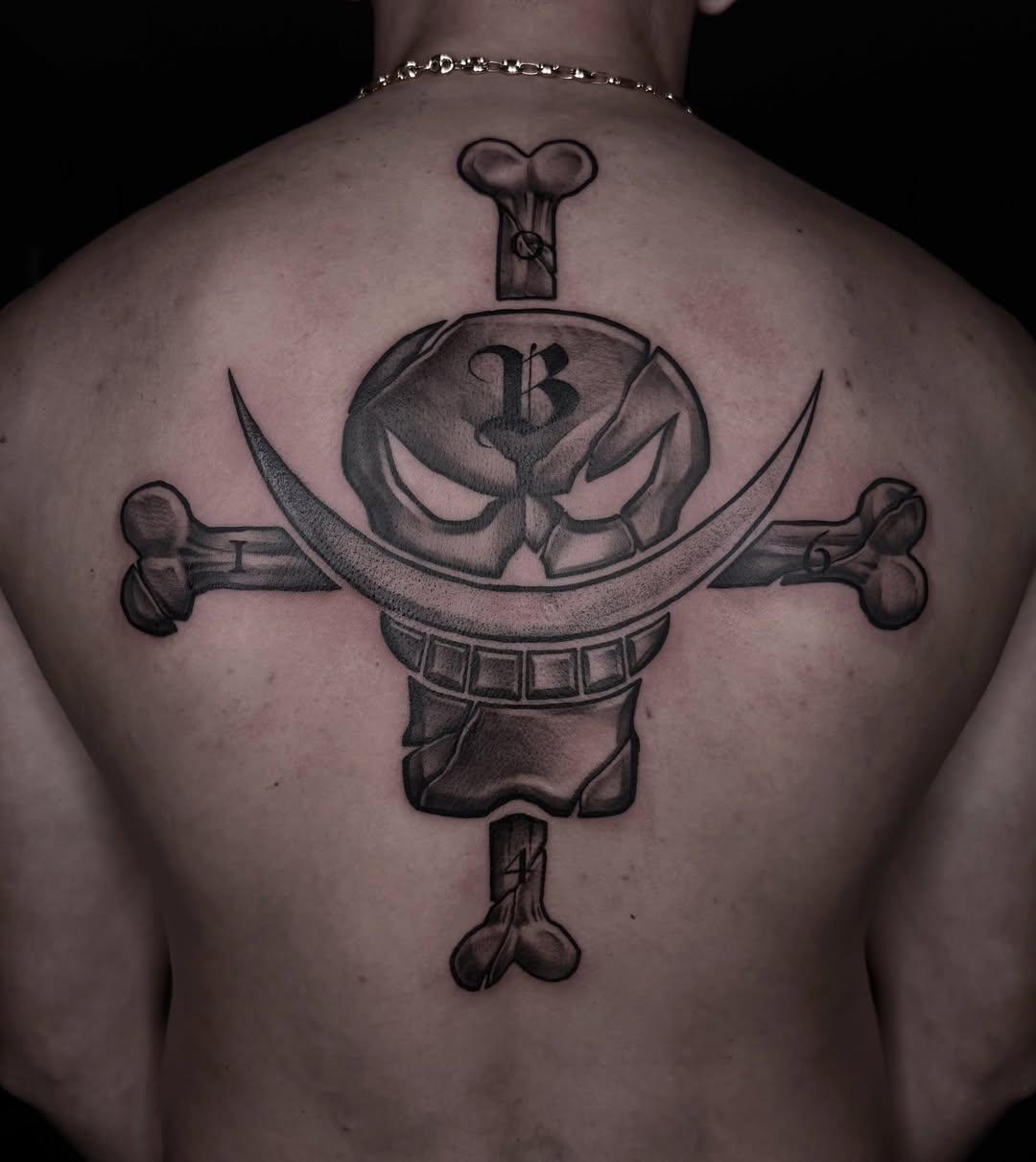 Tatouage One Piece Barbe Blanche style sombre — vins_fury