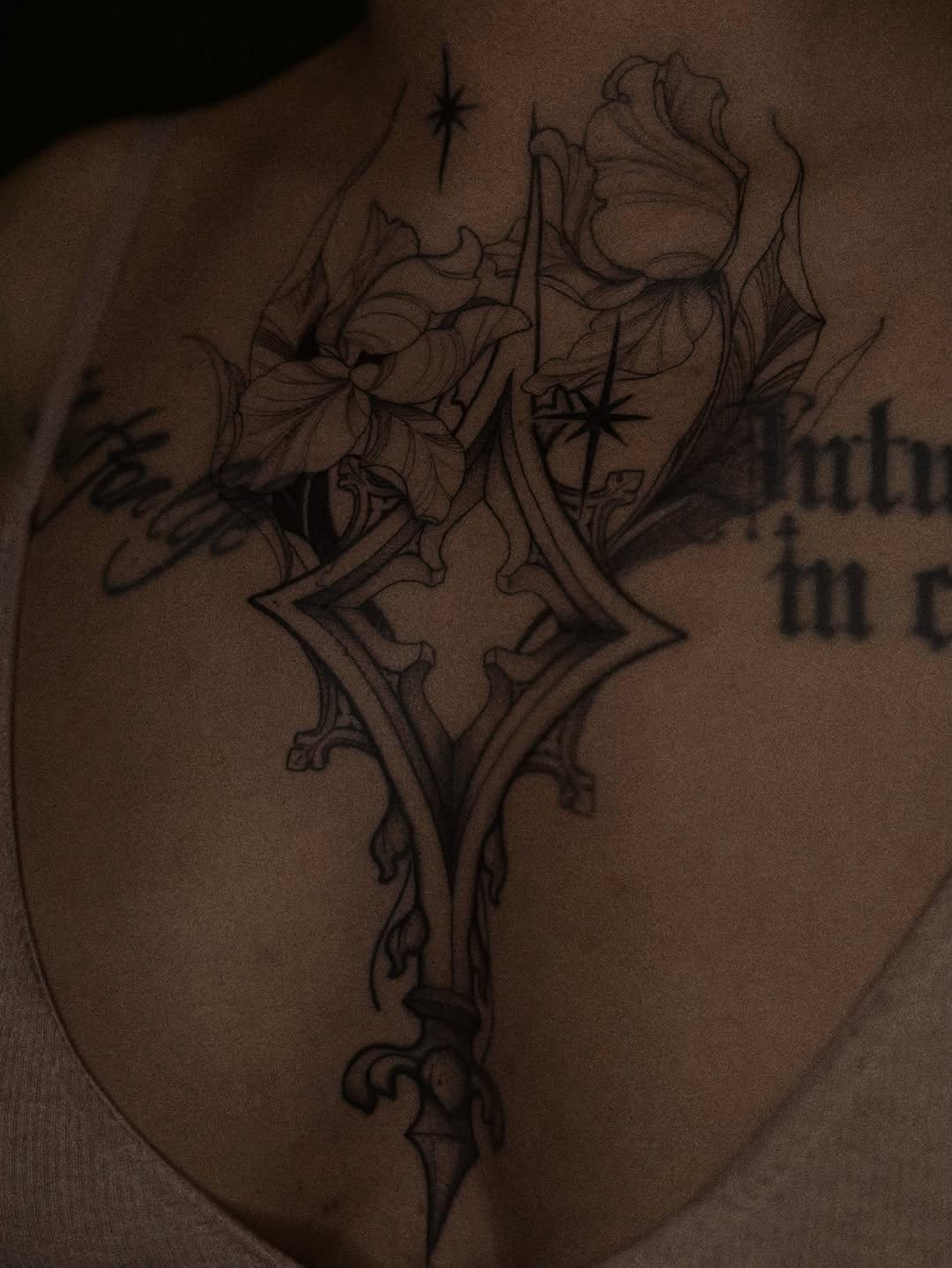 Pièce goth ornementale — svartsjel.ttt
